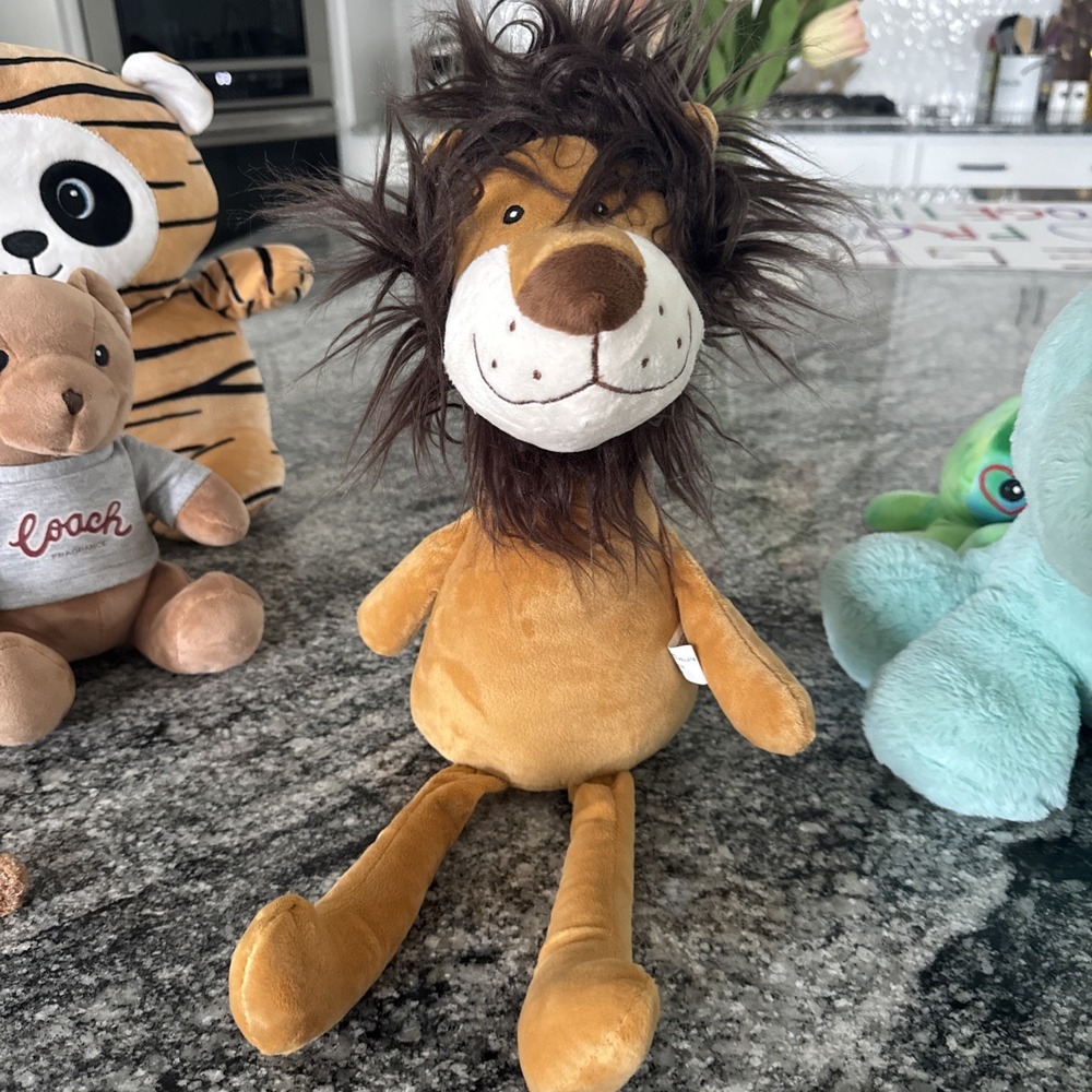 Hobby Lobby Plush Lion shelf sitter room decoration decor brown mane white face